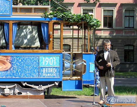 Lai atzīmētu tramvaja atklāšanu, pirmdien notika svētku pasākums, kuru vadīja aktieris Gundars Āboliņš Lai atzīmētu tramvaja atklāšanu, pirmdien notika svētku pasākums, kuru vadīja aktieris Gundars Āboliņš 14810