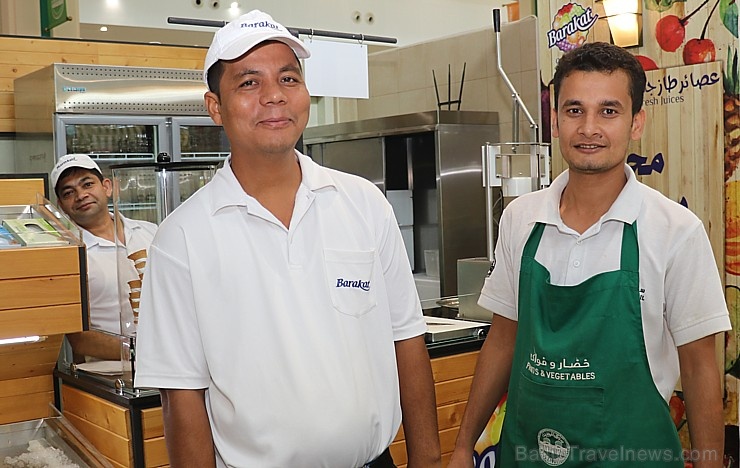 Travelnews.lv apmeklē Šārdžas augļu un dārzeņu tirgus paviljonu. Atbalsta: VisitSharjah.com un Novatours.lv Travelnews.lv apmeklē Šārdžas augļu un dārzeņu tirgus paviljonu. Atbalsta: VisitSharjah.com un Novatours.lv 273365