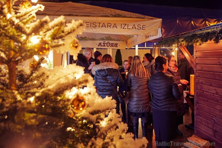 Oficiālā Santa Klausa lidsabiedrība ««Finnair» rīko Ziemassvētku pasākumu sadarbības partneriem viesnīcā «Radisson Blu Daugava Hotel». Foto: Yuris Zal Oficiālā Santa Klausa lidsabiedrība ««Finnair» rīko Ziemassvētku pasākumu sadarbības partneriem viesnīcā «Radisson Blu Daugava Hotel». Foto: Yuris Zal 273684