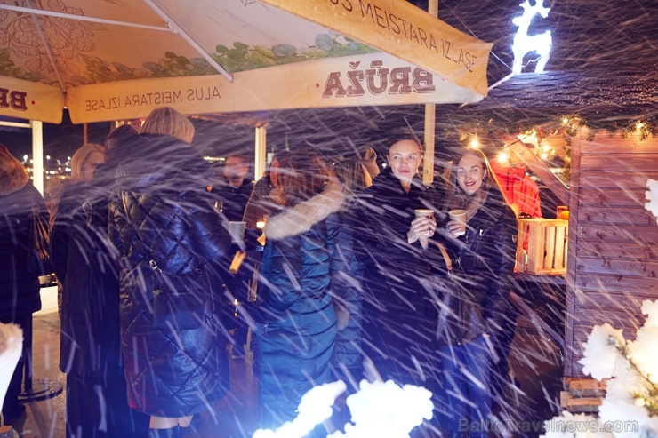 Oficiālā Santa Klausa lidsabiedrība ««Finnair» rīko Ziemassvētku pasākumu sadarbības partneriem viesnīcā «Radisson Blu Daugava Hotel». Foto: Yuris Zal Oficiālā Santa Klausa lidsabiedrība ««Finnair» rīko Ziemassvētku pasākumu sadarbības partneriem viesnīcā «Radisson Blu Daugava Hotel». Foto: Yuris Zal 273688
