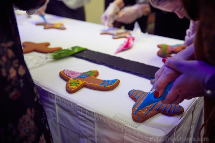Oficiālā Santa Klausa lidsabiedrība ««Finnair» rīko Ziemassvētku pasākumu sadarbības partneriem viesnīcā «Radisson Blu Daugava Hotel». Foto: Yuris Zal Oficiālā Santa Klausa lidsabiedrība ««Finnair» rīko Ziemassvētku pasākumu sadarbības partneriem viesnīcā «Radisson Blu Daugava Hotel». Foto: Yuris Zal 273709