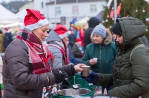 Sabilē lustīgi svin iecienītos Karstvīna svētkus