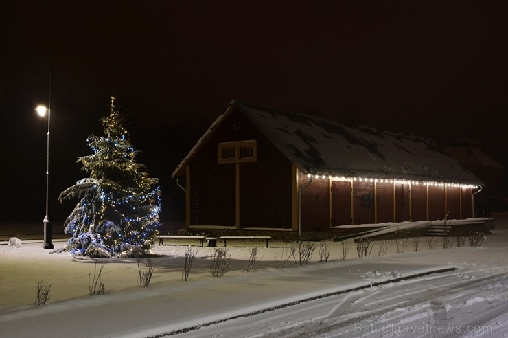 Ziemassvētku egle Alūksnē 
Foto: Alvits Grīvnieks 273871