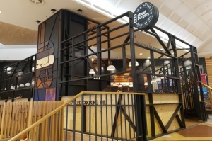 «Street Burgers» atver jaunu burgernīcu tirdzniecības centrā «Domina Shopping»