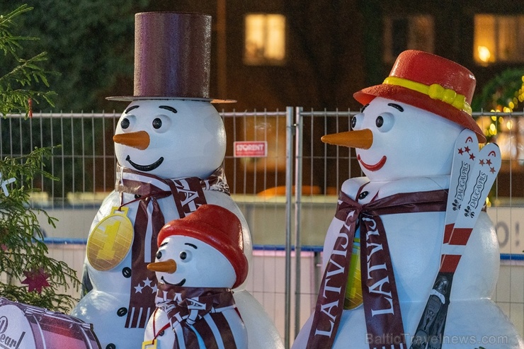 Daugavpilī izveidota brīnisķīga slidotava, kur ziemas priekus iespējams baudīt līdz pat 2020. gada 8. martam Daugavpilī izveidota brīnisķīga slidotava, kur ziemas priekus iespējams baudīt līdz pat 2020. gada 8. martam 274437