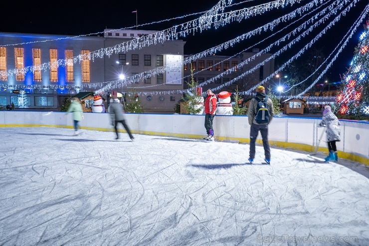 Daugavpilī izveidota brīnisķīga slidotava, kur ziemas priekus iespējams baudīt līdz pat 2020. gada 8. martam Daugavpilī izveidota brīnisķīga slidotava, kur ziemas priekus iespējams baudīt līdz pat 2020. gada 8. martam 274438