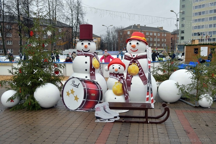 Daugavpilī izveidota brīnisķīga slidotava, kur ziemas priekus iespējams baudīt līdz pat 2020. gada 8. martam Daugavpilī izveidota brīnisķīga slidotava, kur ziemas priekus iespējams baudīt līdz pat 2020. gada 8. martam 274441