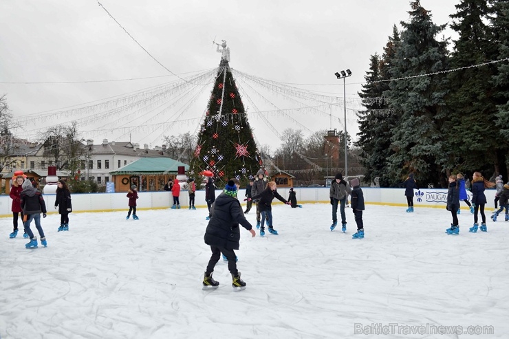 Daugavpilī izveidota brīnisķīga slidotava, kur ziemas priekus iespējams baudīt līdz pat 2020. gada 8. martam Daugavpilī izveidota brīnisķīga slidotava, kur ziemas priekus iespējams baudīt līdz pat 2020. gada 8. martam 274442