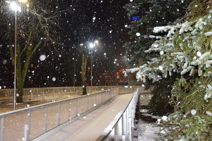 Daugavpilī izveidota brīnisķīga slidotava, kur ziemas priekus iespējams baudīt līdz pat 2020. gada 8. martam Daugavpilī izveidota brīnisķīga slidotava, kur ziemas priekus iespējams baudīt līdz pat 2020. gada 8. martam 274444