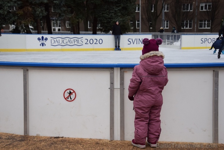 Daugavpilī izveidota brīnisķīga slidotava, kur ziemas priekus iespējams baudīt līdz pat 2020. gada 8. martam Daugavpilī izveidota brīnisķīga slidotava, kur ziemas priekus iespējams baudīt līdz pat 2020. gada 8. martam 274445