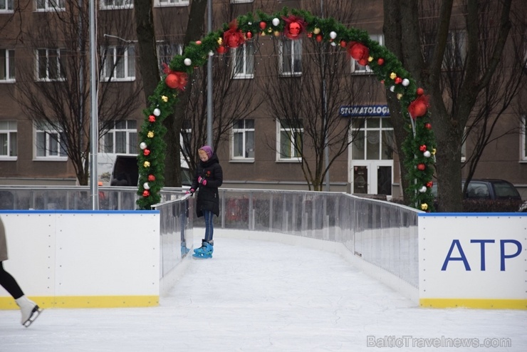 Daugavpilī izveidota brīnisķīga slidotava, kur ziemas priekus iespējams baudīt līdz pat 2020. gada 8. martam Daugavpilī izveidota brīnisķīga slidotava, kur ziemas priekus iespējams baudīt līdz pat 2020. gada 8. martam 274447
