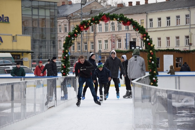 Daugavpilī izveidota brīnisķīga slidotava, kur ziemas priekus iespējams baudīt līdz pat 2020. gada 8. martam Daugavpilī izveidota brīnisķīga slidotava, kur ziemas priekus iespējams baudīt līdz pat 2020. gada 8. martam 274448