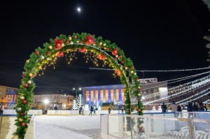 Brīnisķīga slidotava Daugavpilī, kur ziemas priekus iespējams baudīt bez maksas