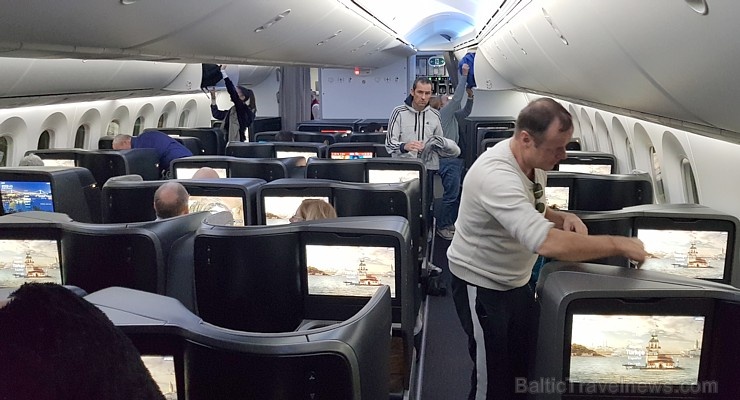Travelnews.lv lido biznesa klasē ar «Turkish Airlines» no Rīgas uz Denpasaru caur Stambulu. Foto: ar Samsung Galaxy Note8 Travelnews.lv lido biznesa klasē ar «Turkish Airlines» no Rīgas uz Denpasaru caur Stambulu. Foto: ar Samsung Galaxy Note8 274599