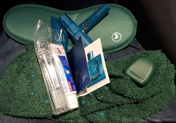 Travelnews.lv lido biznesa klasē ar «Turkish Airlines» no Rīgas uz Denpasaru caur Stambulu. Foto: ar Samsung Galaxy Note8 Travelnews.lv lido biznesa klasē ar «Turkish Airlines» no Rīgas uz Denpasaru caur Stambulu. Foto: ar Samsung Galaxy Note8 274606