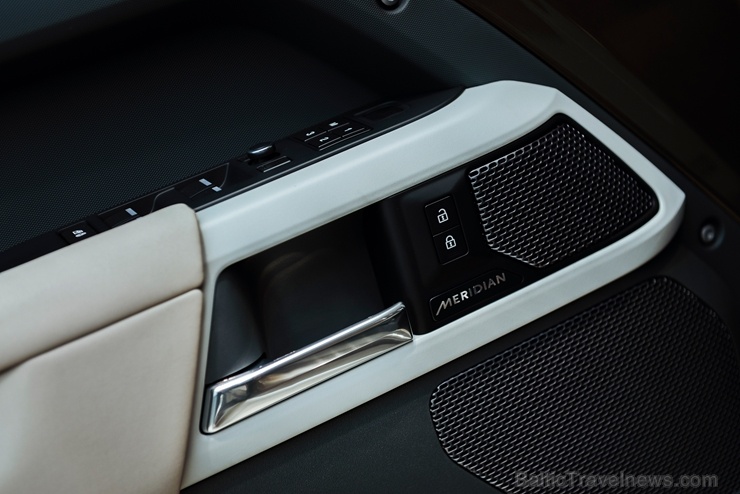 Jaunais Land Rover Defender nodēvēts par vienu no desmitgades nozīmīgākajiem automobiļiem un 16.01.2020. tas ieradies Rīgā uz agrīno pirmizrādi Jaunais Land Rover Defender nodēvēts par vienu no desmitgades nozīmīgākajiem automobiļiem un 16.01.2020. tas ieradies Rīgā uz agrīno pirmizrādi 274883