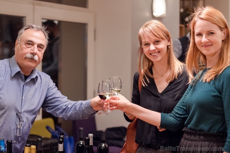 Viesnīca Mercure Hotel Riga Center rīko «Grieķijas vīna festivālu», kurā bauda Grieķijas vīna un Latvijas gastronomijas izcilāko uzkodu saderību Viesnīca Mercure Hotel Riga Center rīko «Grieķijas vīna festivālu», kurā bauda Grieķijas vīna un Latvijas gastronomijas izcilāko uzkodu saderību 275374