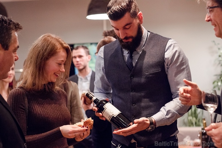 Viesnīca Mercure Hotel Riga Center rīko «Grieķijas vīna festivālu», kurā bauda Grieķijas vīna un Latvijas gastronomijas izcilāko uzkodu saderību Viesnīca Mercure Hotel Riga Center rīko «Grieķijas vīna festivālu», kurā bauda Grieķijas vīna un Latvijas gastronomijas izcilāko uzkodu saderību 275392