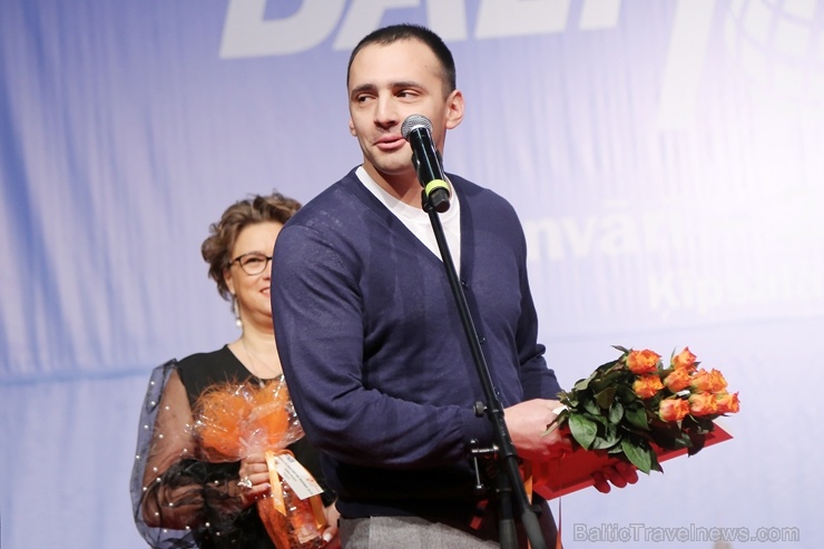 Sveicam «GADA CILVĒKS TŪRISMĀ 2019» laureātus tūrisma izstādē «Balttour 2020». Foto: Rojs Maizītis Sveicam «GADA CILVĒKS TŪRISMĀ 2019» laureātus tūrisma izstādē «Balttour 2020». Foto: Rojs Maizītis 275782
