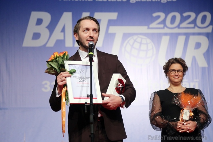Sveicam «GADA CILVĒKS TŪRISMĀ 2019» laureātus tūrisma izstādē «Balttour 2020». Foto: Rojs Maizītis Sveicam «GADA CILVĒKS TŪRISMĀ 2019» laureātus tūrisma izstādē «Balttour 2020». Foto: Rojs Maizītis 275786