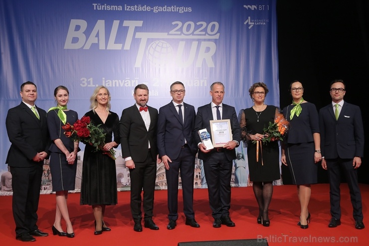 Sveicam «GADA CILVĒKS TŪRISMĀ 2019» laureātus tūrisma izstādē «Balttour 2020». Foto: Rojs Maizītis Sveicam «GADA CILVĒKS TŪRISMĀ 2019» laureātus tūrisma izstādē «Balttour 2020». Foto: Rojs Maizītis 275789