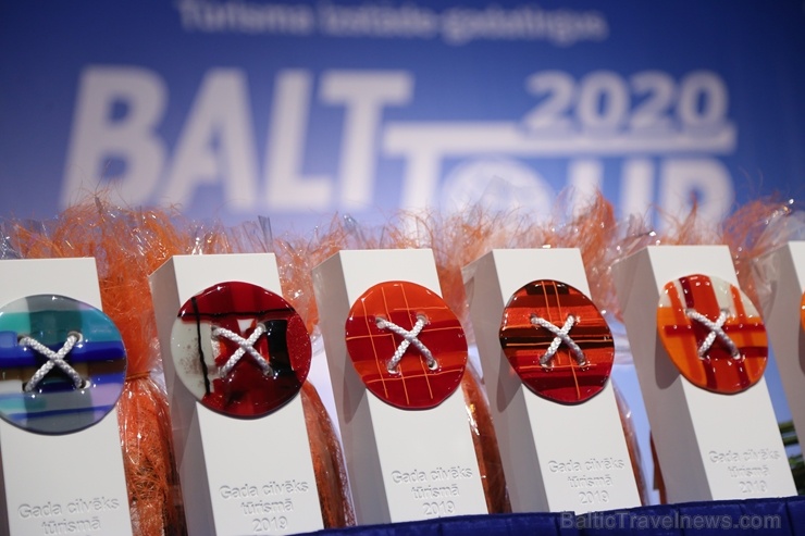 Sveicam «GADA CILVĒKS TŪRISMĀ 2019» laureātus tūrisma izstādē «Balttour 2020». Foto: Rojs Maizītis Sveicam «GADA CILVĒKS TŪRISMĀ 2019» laureātus tūrisma izstādē «Balttour 2020». Foto: Rojs Maizītis 275792