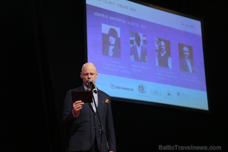Sveicam «GADA CILVĒKS TŪRISMĀ 2019» laureātus tūrisma izstādē «Balttour 2020». Foto: Rojs Maizītis Sveicam «GADA CILVĒKS TŪRISMĀ 2019» laureātus tūrisma izstādē «Balttour 2020». Foto: Rojs Maizītis 275798