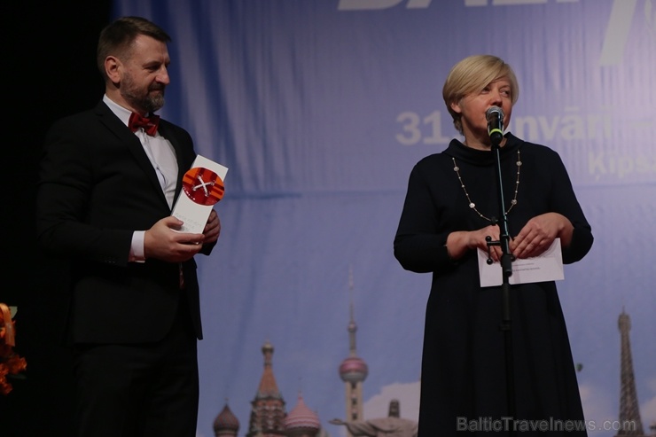 Sveicam «GADA CILVĒKS TŪRISMĀ 2019» laureātus tūrisma izstādē «Balttour 2020». Foto: Rojs Maizītis Sveicam «GADA CILVĒKS TŪRISMĀ 2019» laureātus tūrisma izstādē «Balttour 2020». Foto: Rojs Maizītis 275799
