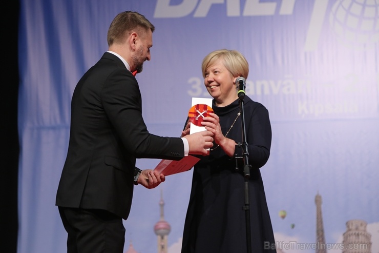 Sveicam «GADA CILVĒKS TŪRISMĀ 2019» laureātus tūrisma izstādē «Balttour 2020». Foto: Rojs Maizītis Sveicam «GADA CILVĒKS TŪRISMĀ 2019» laureātus tūrisma izstādē «Balttour 2020». Foto: Rojs Maizītis 275800