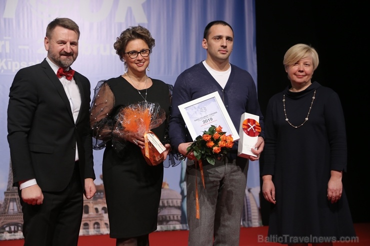 Sveicam «GADA CILVĒKS TŪRISMĀ 2019» laureātus tūrisma izstādē «Balttour 2020». Foto: Rojs Maizītis Sveicam «GADA CILVĒKS TŪRISMĀ 2019» laureātus tūrisma izstādē «Balttour 2020». Foto: Rojs Maizītis 275804