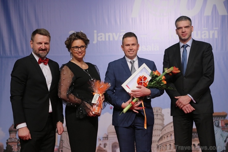 Sveicam «GADA CILVĒKS TŪRISMĀ 2019» laureātus tūrisma izstādē «Balttour 2020». Foto: Rojs Maizītis Sveicam «GADA CILVĒKS TŪRISMĀ 2019» laureātus tūrisma izstādē «Balttour 2020». Foto: Rojs Maizītis 275808