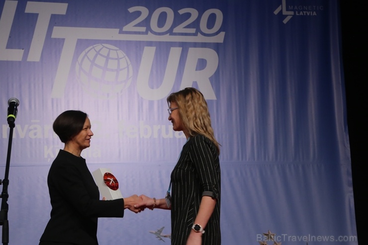 Sveicam «GADA CILVĒKS TŪRISMĀ 2019» laureātus tūrisma izstādē «Balttour 2020». Foto: Rojs Maizītis Sveicam «GADA CILVĒKS TŪRISMĀ 2019» laureātus tūrisma izstādē «Balttour 2020». Foto: Rojs Maizītis 275810