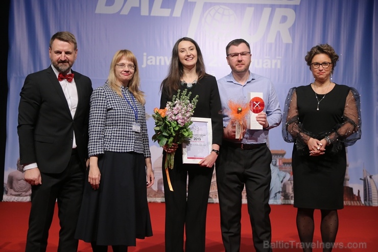 Sveicam «GADA CILVĒKS TŪRISMĀ 2019» laureātus tūrisma izstādē «Balttour 2020». Foto: Rojs Maizītis Sveicam «GADA CILVĒKS TŪRISMĀ 2019» laureātus tūrisma izstādē «Balttour 2020». Foto: Rojs Maizītis 275817