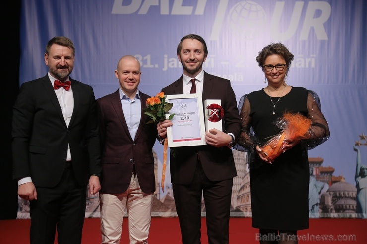 Sveicam «GADA CILVĒKS TŪRISMĀ 2019» laureātus tūrisma izstādē «Balttour 2020». Foto: Rojs Maizītis Sveicam «GADA CILVĒKS TŪRISMĀ 2019» laureātus tūrisma izstādē «Balttour 2020». Foto: Rojs Maizītis 275820