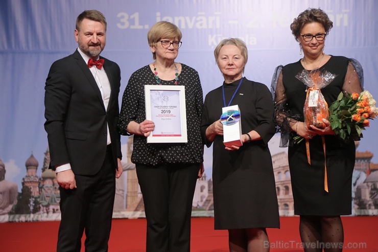 Sveicam «GADA CILVĒKS TŪRISMĀ 2019» laureātus tūrisma izstādē «Balttour 2020». Foto: Rojs Maizītis Sveicam «GADA CILVĒKS TŪRISMĀ 2019» laureātus tūrisma izstādē «Balttour 2020». Foto: Rojs Maizītis 275823