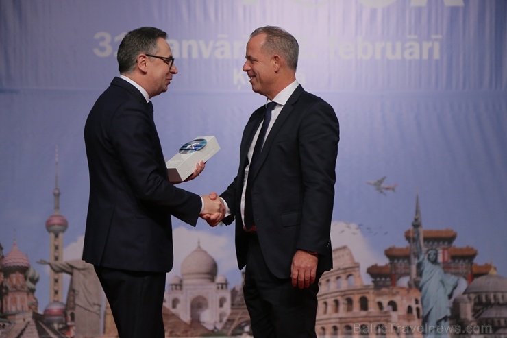 Sveicam «GADA CILVĒKS TŪRISMĀ 2019» laureātus tūrisma izstādē «Balttour 2020». Foto: Rojs Maizītis Sveicam «GADA CILVĒKS TŪRISMĀ 2019» laureātus tūrisma izstādē «Balttour 2020». Foto: Rojs Maizītis 275825