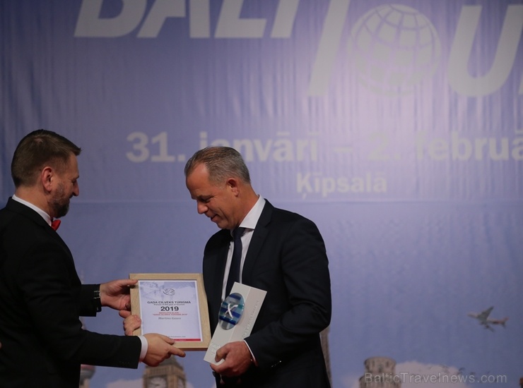 Sveicam «GADA CILVĒKS TŪRISMĀ 2019» laureātus tūrisma izstādē «Balttour 2020». Foto: Rojs Maizītis Sveicam «GADA CILVĒKS TŪRISMĀ 2019» laureātus tūrisma izstādē «Balttour 2020». Foto: Rojs Maizītis 275826