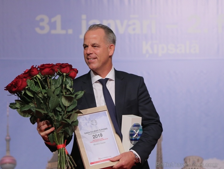 Sveicam «GADA CILVĒKS TŪRISMĀ 2019» laureātus tūrisma izstādē «Balttour 2020». Foto: Rojs Maizītis Sveicam «GADA CILVĒKS TŪRISMĀ 2019» laureātus tūrisma izstādē «Balttour 2020». Foto: Rojs Maizītis 275827