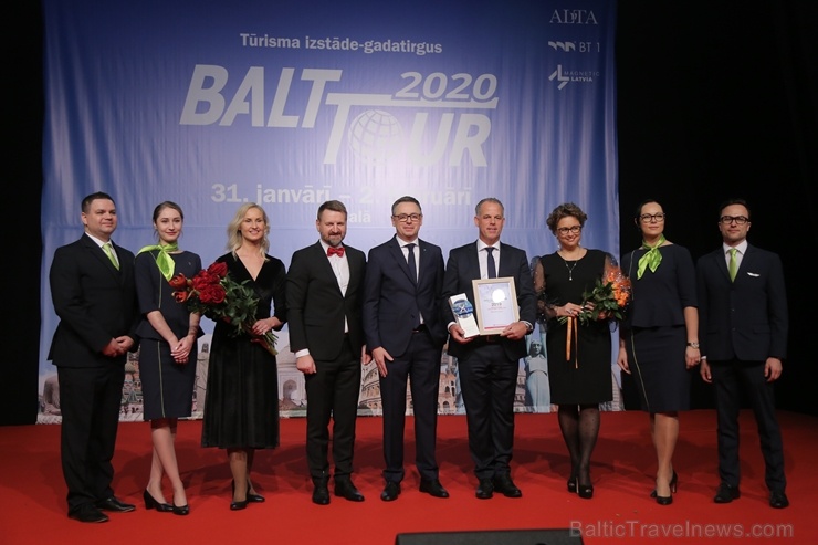 Sveicam «GADA CILVĒKS TŪRISMĀ 2019» laureātus tūrisma izstādē «Balttour 2020». Foto: Rojs Maizītis Sveicam «GADA CILVĒKS TŪRISMĀ 2019» laureātus tūrisma izstādē «Balttour 2020». Foto: Rojs Maizītis 275829