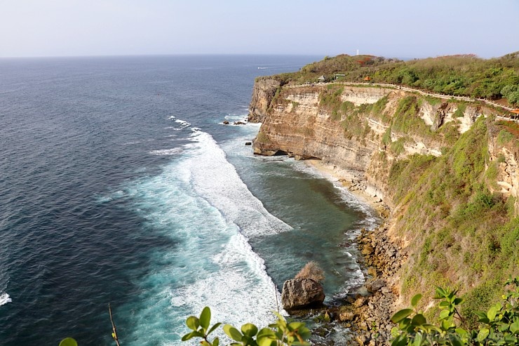 Travelnews.lv iepazīst «Pura Luhur Uluwatu» templi Bali salā. Atbalsta: «Turkish Airlines» un «365 Brīvdienas» Travelnews.lv iepazīst «Pura Luhur Uluwatu» templi Bali salā. Atbalsta: «Turkish Airlines» un «365 Brīvdienas» 276783