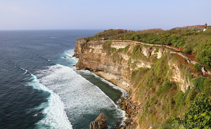 Travelnews.lv iepazīst «Pura Luhur Uluwatu» templi Bali salā. Atbalsta: «Turkish Airlines» un «365 Brīvdienas» Travelnews.lv iepazīst «Pura Luhur Uluwatu» templi Bali salā. Atbalsta: «Turkish Airlines» un «365 Brīvdienas» 276787