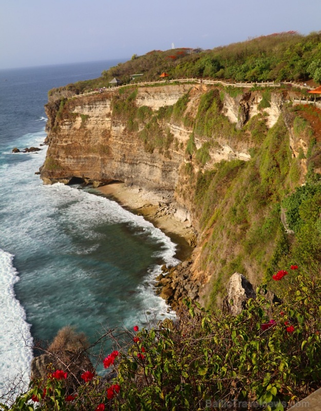 Travelnews.lv iepazīst «Pura Luhur Uluwatu» templi Bali salā. Atbalsta: «Turkish Airlines» un «365 Brīvdienas» Travelnews.lv iepazīst «Pura Luhur Uluwatu» templi Bali salā. Atbalsta: «Turkish Airlines» un «365 Brīvdienas» 276789