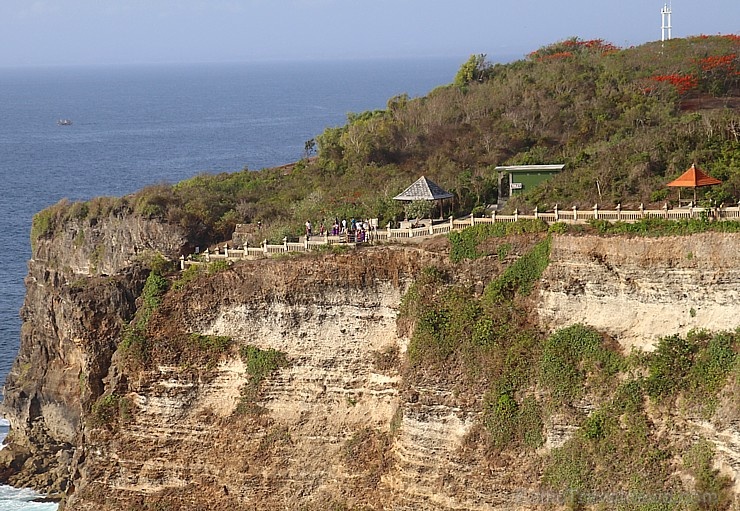 Travelnews.lv iepazīst «Pura Luhur Uluwatu» templi Bali salā. Atbalsta: «Turkish Airlines» un «365 Brīvdienas» Travelnews.lv iepazīst «Pura Luhur Uluwatu» templi Bali salā. Atbalsta: «Turkish Airlines» un «365 Brīvdienas» 276791