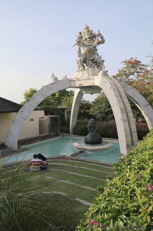 Travelnews.lv iepazīst «Pura Luhur Uluwatu» templi Bali salā. Atbalsta: «Turkish Airlines» un «365 Brīvdienas» Travelnews.lv iepazīst «Pura Luhur Uluwatu» templi Bali salā. Atbalsta: «Turkish Airlines» un «365 Brīvdienas» 276807