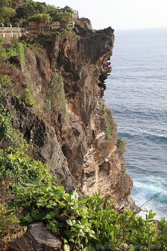 Travelnews.lv iepazīst «Pura Luhur Uluwatu» templi Bali salā. Atbalsta: «Turkish Airlines» un «365 Brīvdienas» Travelnews.lv iepazīst «Pura Luhur Uluwatu» templi Bali salā. Atbalsta: «Turkish Airlines» un «365 Brīvdienas» 276808