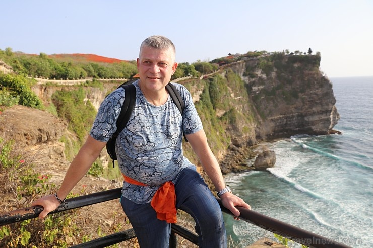 Travelnews.lv iepazīst «Pura Luhur Uluwatu» templi Bali salā. Atbalsta: «Turkish Airlines» un «365 Brīvdienas» Travelnews.lv iepazīst «Pura Luhur Uluwatu» templi Bali salā. Atbalsta: «Turkish Airlines» un «365 Brīvdienas» 276816