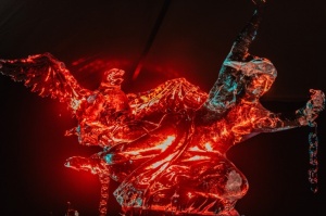 Starptautiskais Ledus skulptūru festivāls pārsteidz ar supervaroņiem