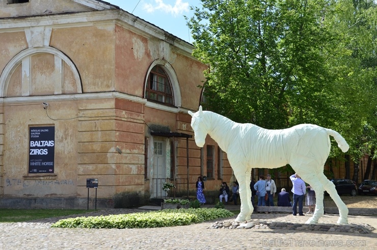 Daugavpils cietoksnis ir unikāls valsts nozīmes arhitektūras un kultūrvēstures piemineklis, mūsdienās tas ir arī viens no Latgales populārākajiem eksk Daugavpils cietoksnis ir unikāls valsts nozīmes arhitektūras un kultūrvēstures piemineklis, mūsdienās tas ir arī viens no Latgales populārākajiem eksk 277373