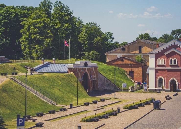 Daugavpils cietoksnis ir unikāls valsts nozīmes arhitektūras un kultūrvēstures piemineklis, mūsdienās tas ir arī viens no Latgales populārākajiem eksk Daugavpils cietoksnis ir unikāls valsts nozīmes arhitektūras un kultūrvēstures piemineklis, mūsdienās tas ir arī viens no Latgales populārākajiem eksk 277374