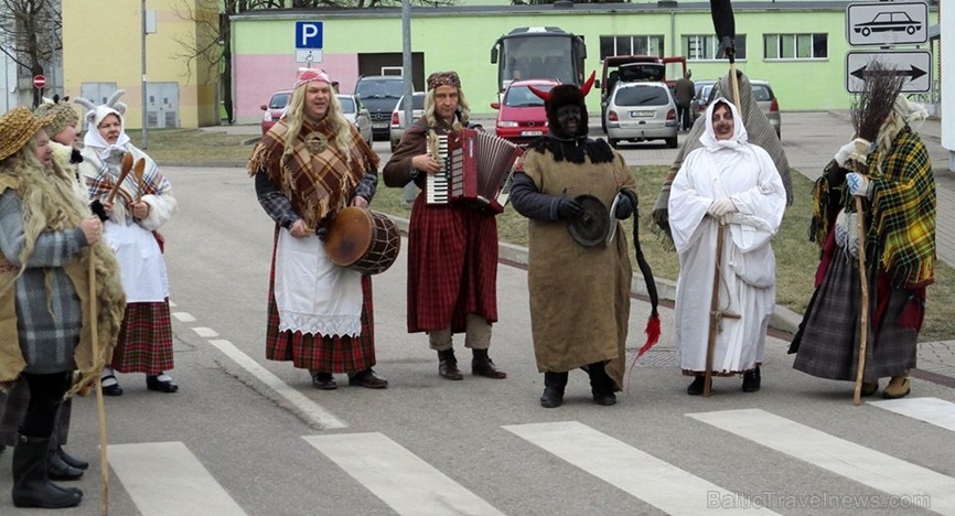 Līvānos norisinājās XXI Starptautiskais masku tradīciju festivāls, kurā piedalījās 24 masku grupasno Latvijas un citām valstīm Līvānos norisinājās XXI Starptautiskais masku tradīciju festivāls, kurā piedalījās 24 masku grupasno Latvijas un citām valstīm 277662